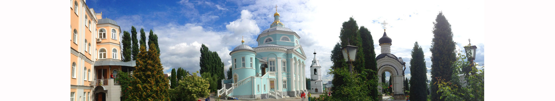 Митрополит Воронежский и Лискинский Сергий совершил Божественную литургию в главном храме обители.